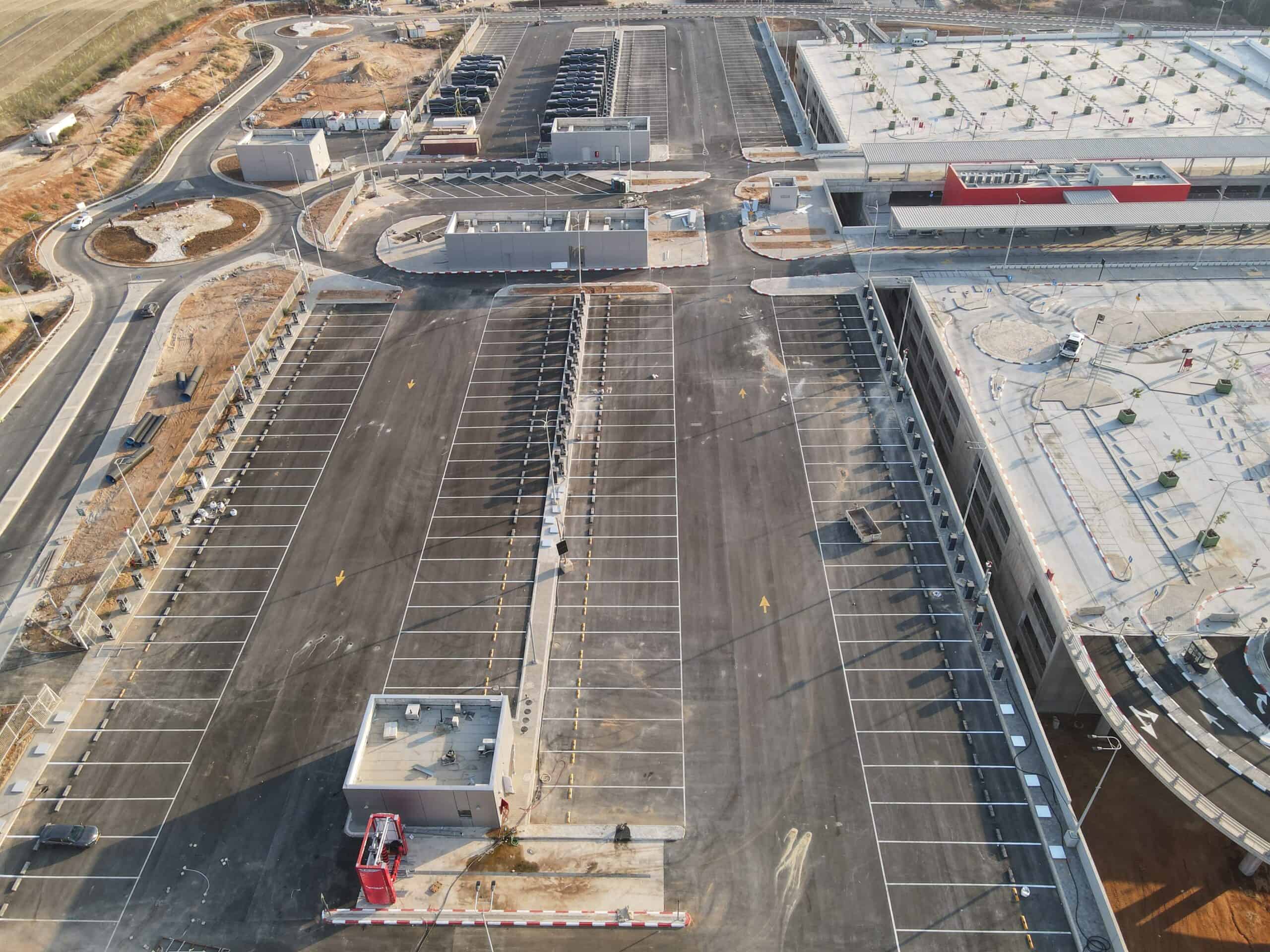 גמר חיפוי חזית מודולרי בפרויקט השאטלים של תל אביב